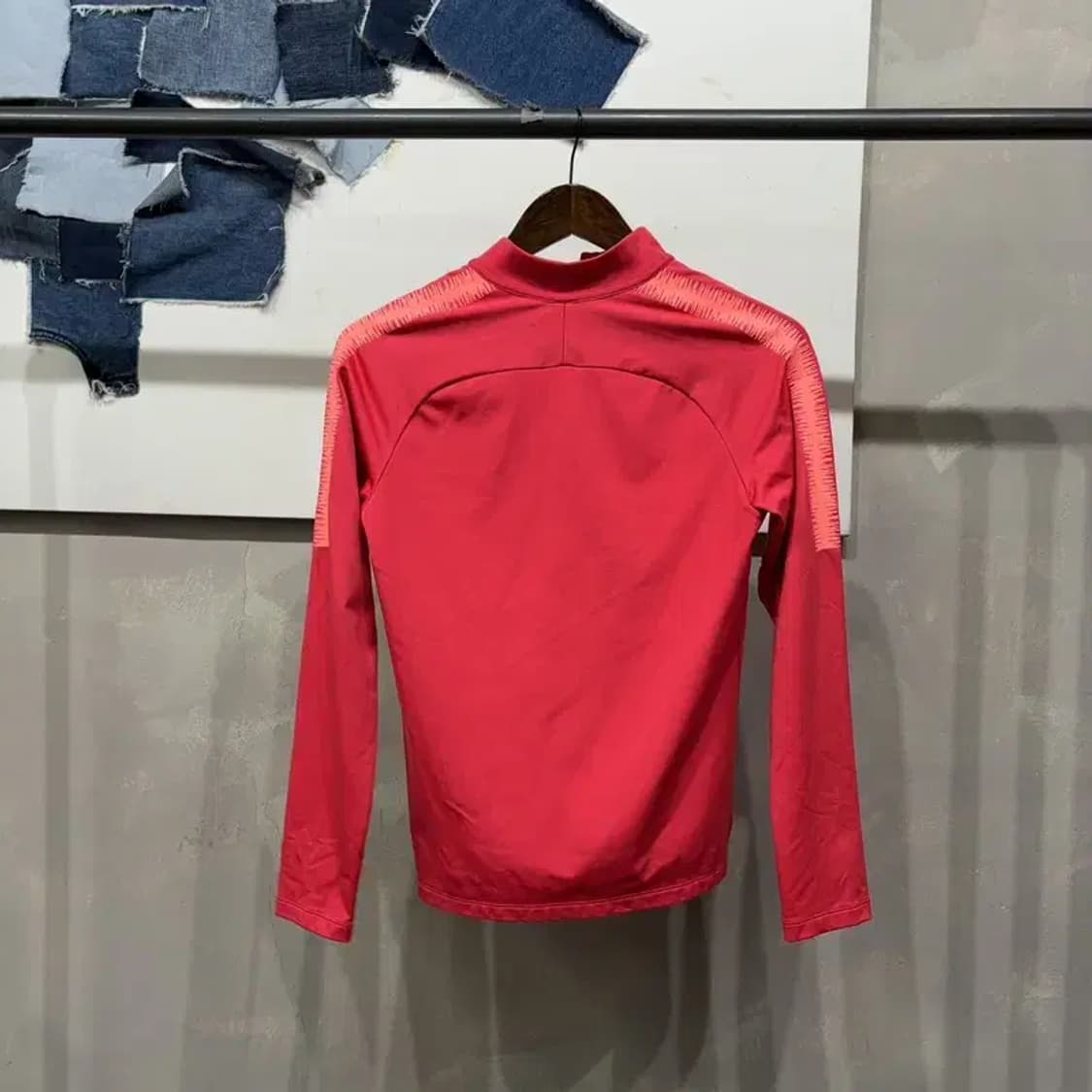 (85) 나이키 여성 드라이핏 바르셀로나 기능성 반집업 긴팔 티 상품이미지4