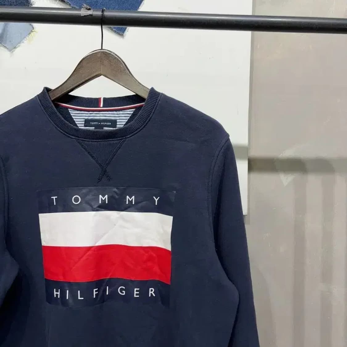 (100) 타미힐피거 캐주얼 빅프린팅 기모 맨투맨 긴팔 티 상품이미지3