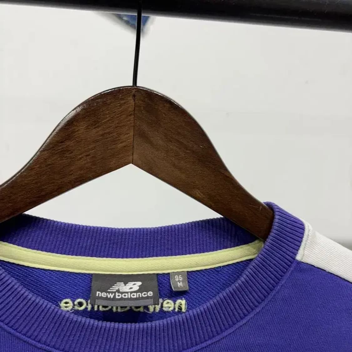 (95) 뉴발란스 스트릿 캐주얼 배색 사이드라인 맨투맨 긴팔 티 상품이미지2