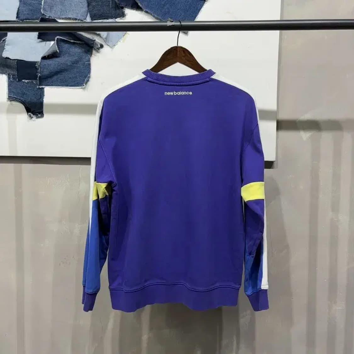 (95) 뉴발란스 스트릿 캐주얼 배색 사이드라인 맨투맨 긴팔 티 상품이미지4
