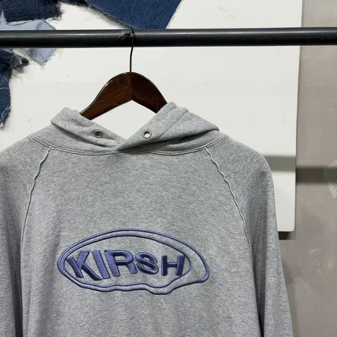 (100) 키르시 여성 스트릿 캐주얼 빅로고 자수 기모 후드티 상품이미지3