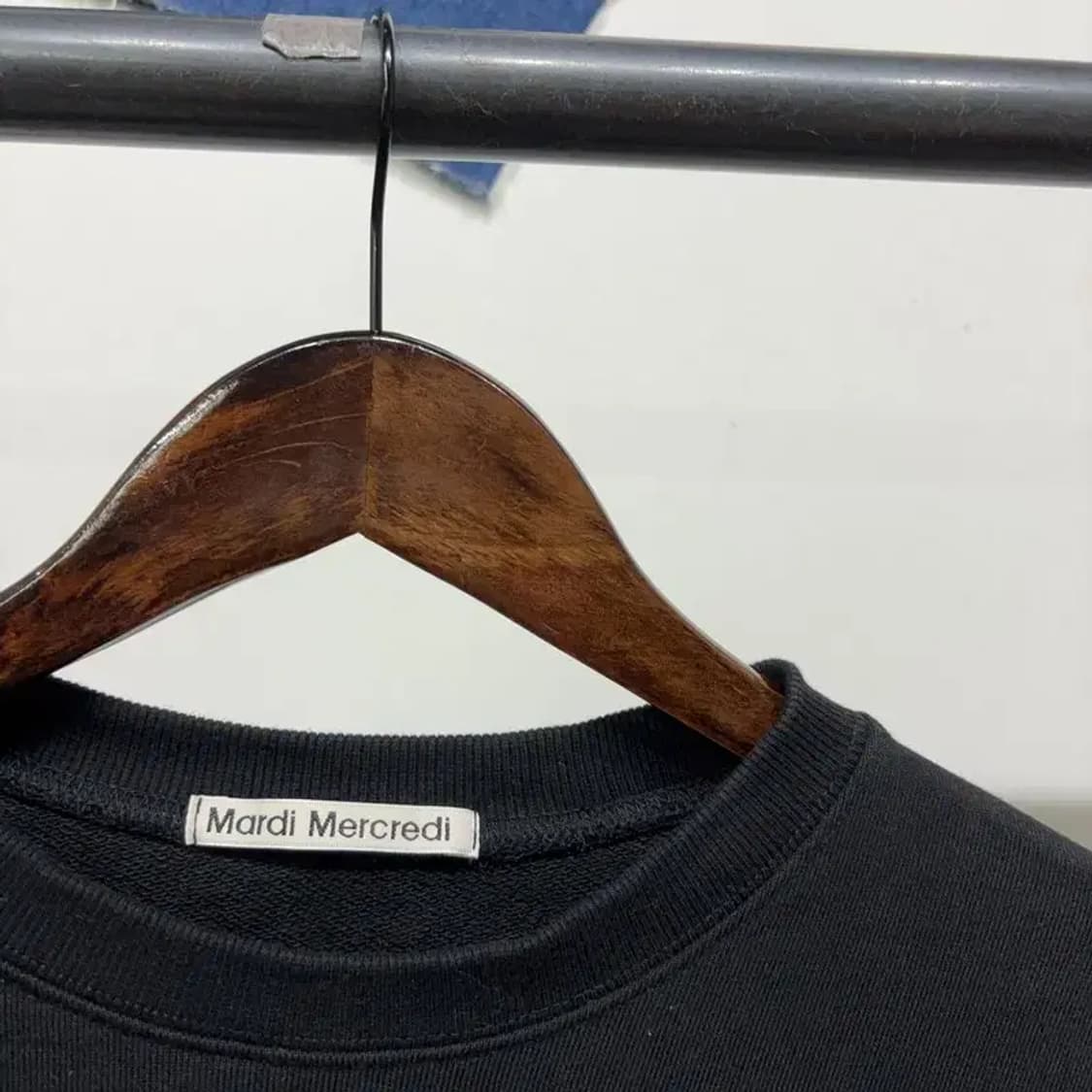 (F) 마르디메크르디 여성 캐주얼 빅로고 자수 맨투맨 긴팔 티 상품이미지2