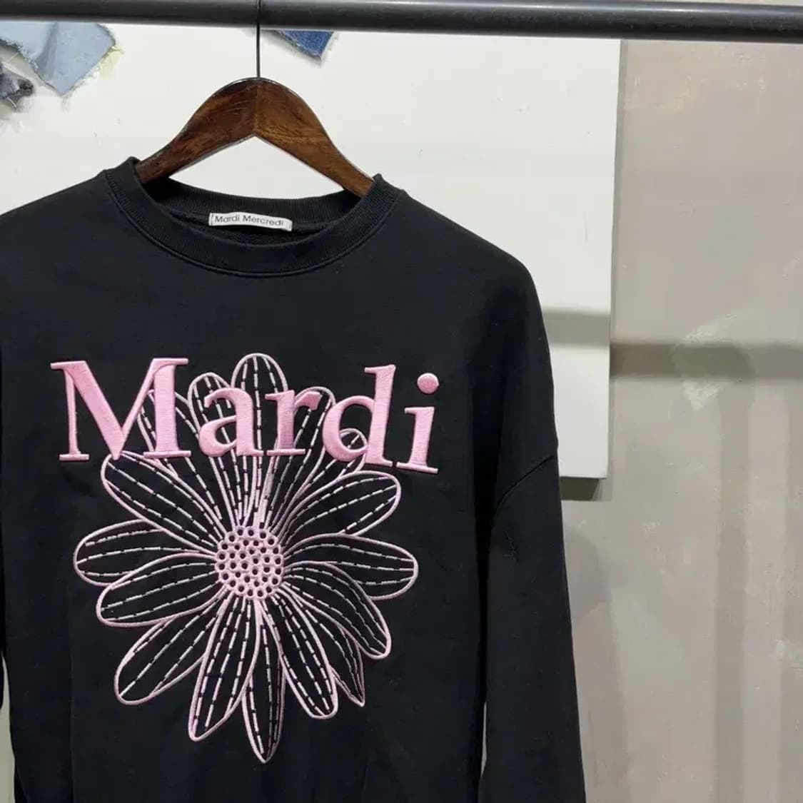(F) 마르디메크르디 여성 캐주얼 빅로고 자수 맨투맨 긴팔 티 상품이미지3