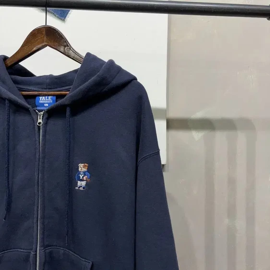 (105) 예일 캐주얼 곰돌이 자수 투웨이 후드집업 자켓 상품이미지3