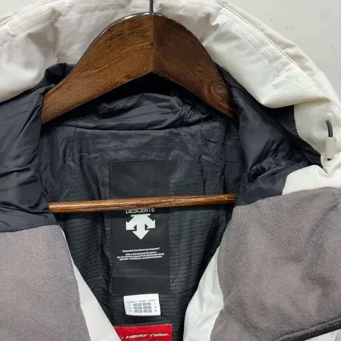 (85) 데상트 여성 캐주얼 오리털 덕다운 패딩 상품이미지2