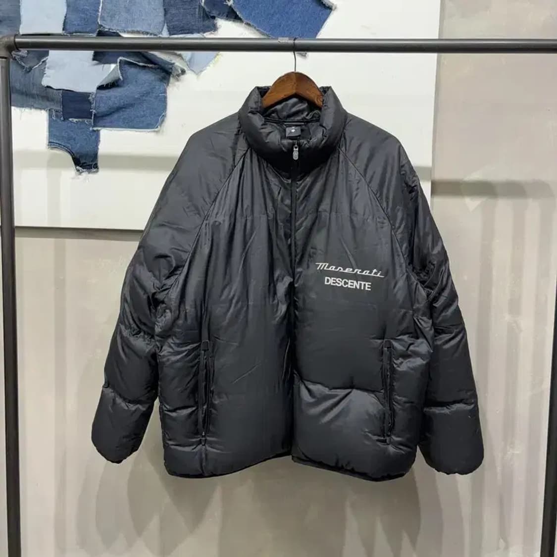 (110) 데상트 x 마세라티 서큘레이션 스탠드넥 숏 다운 패딩 상품이미지1