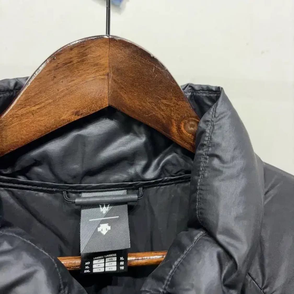 (110) 데상트 x 마세라티 서큘레이션 스탠드넥 숏 다운 패딩 상품이미지2