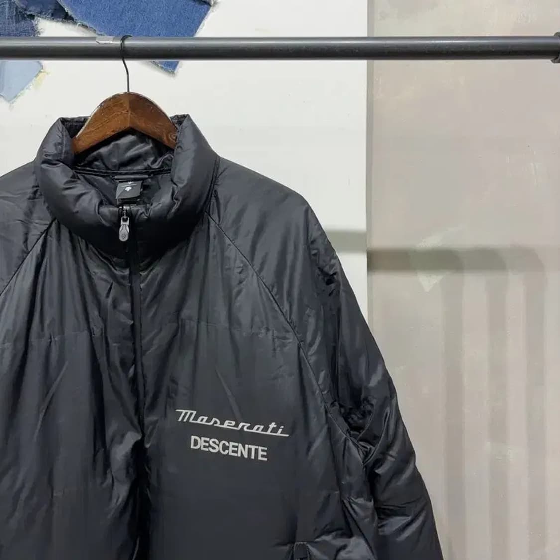 (110) 데상트 x 마세라티 서큘레이션 스탠드넥 숏 다운 패딩 상품이미지3