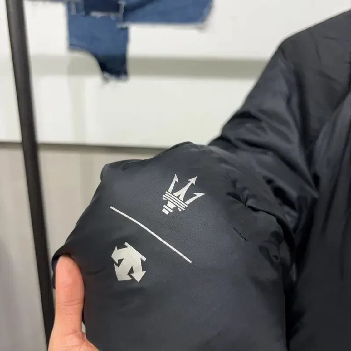 (110) 데상트 x 마세라티 서큘레이션 스탠드넥 숏 다운 패딩 상품이미지5