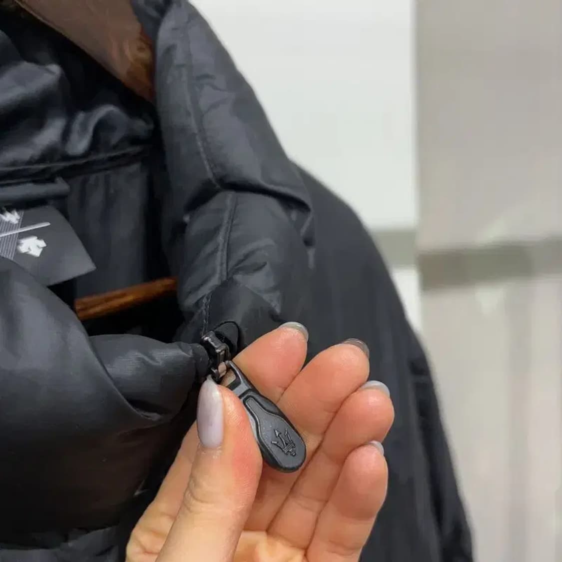 (110) 데상트 x 마세라티 서큘레이션 스탠드넥 숏 다운 패딩 상품이미지6