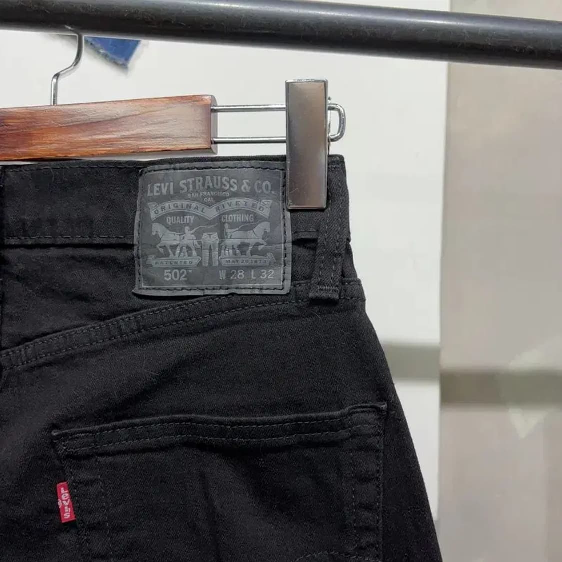 (28인치) 리바이스 502 스트릿 스판 흑청바지 블랙진 상품이미지4