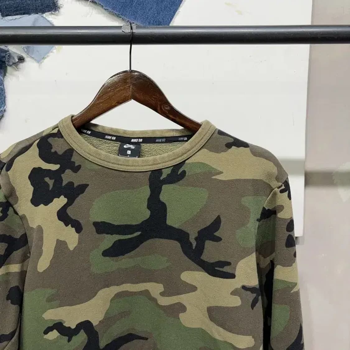(100) 나이키SB 밀리터리 캐주얼 카모 기모 맨투맨 긴팔 티 상품이미지3