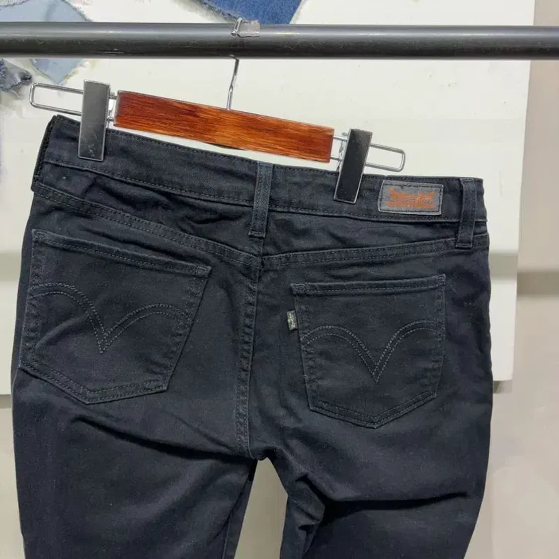 (27인치) 리바이스 여성 캐주얼 흑청바지 블랙진 상품이미지4