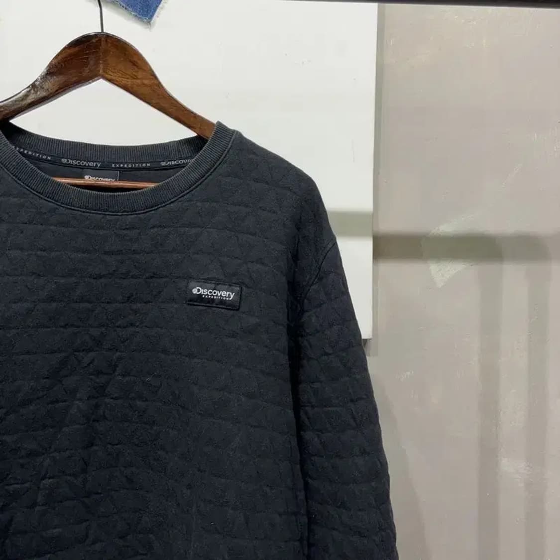 (110) 디스커버리 캐주얼 누빔 맨투맨 긴팔 티 상품이미지3