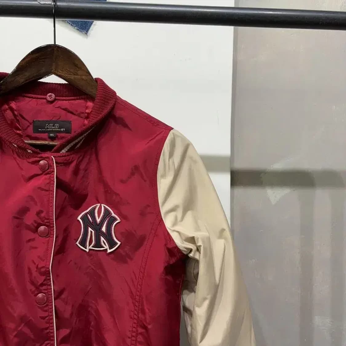 (85) MLB 뉴욕양키스 여성 캐주얼 야구잠바 바시티 자켓 상품이미지3