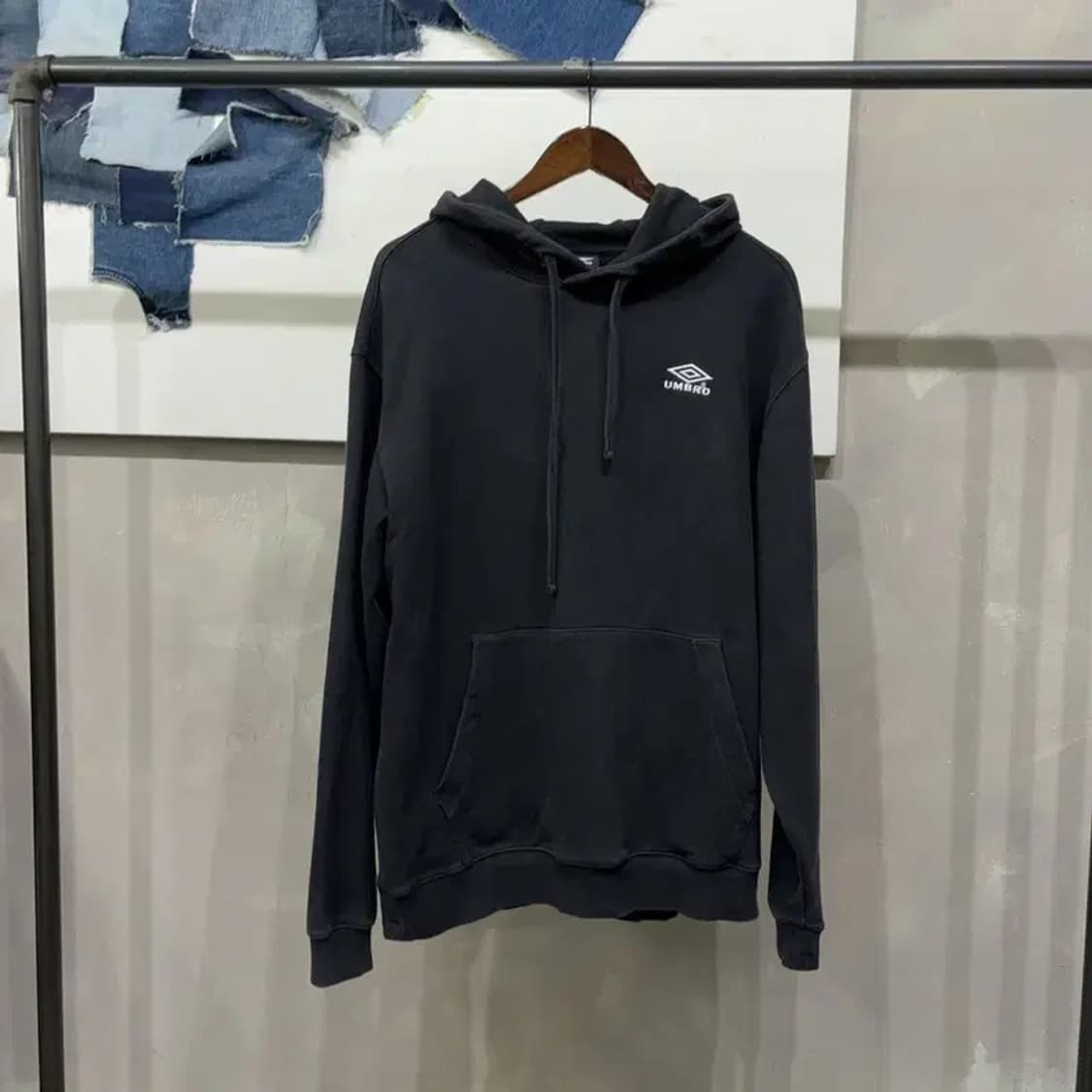 (110) 엄브로 스트릿 캐주얼 자수 로고 후드티 상품이미지1