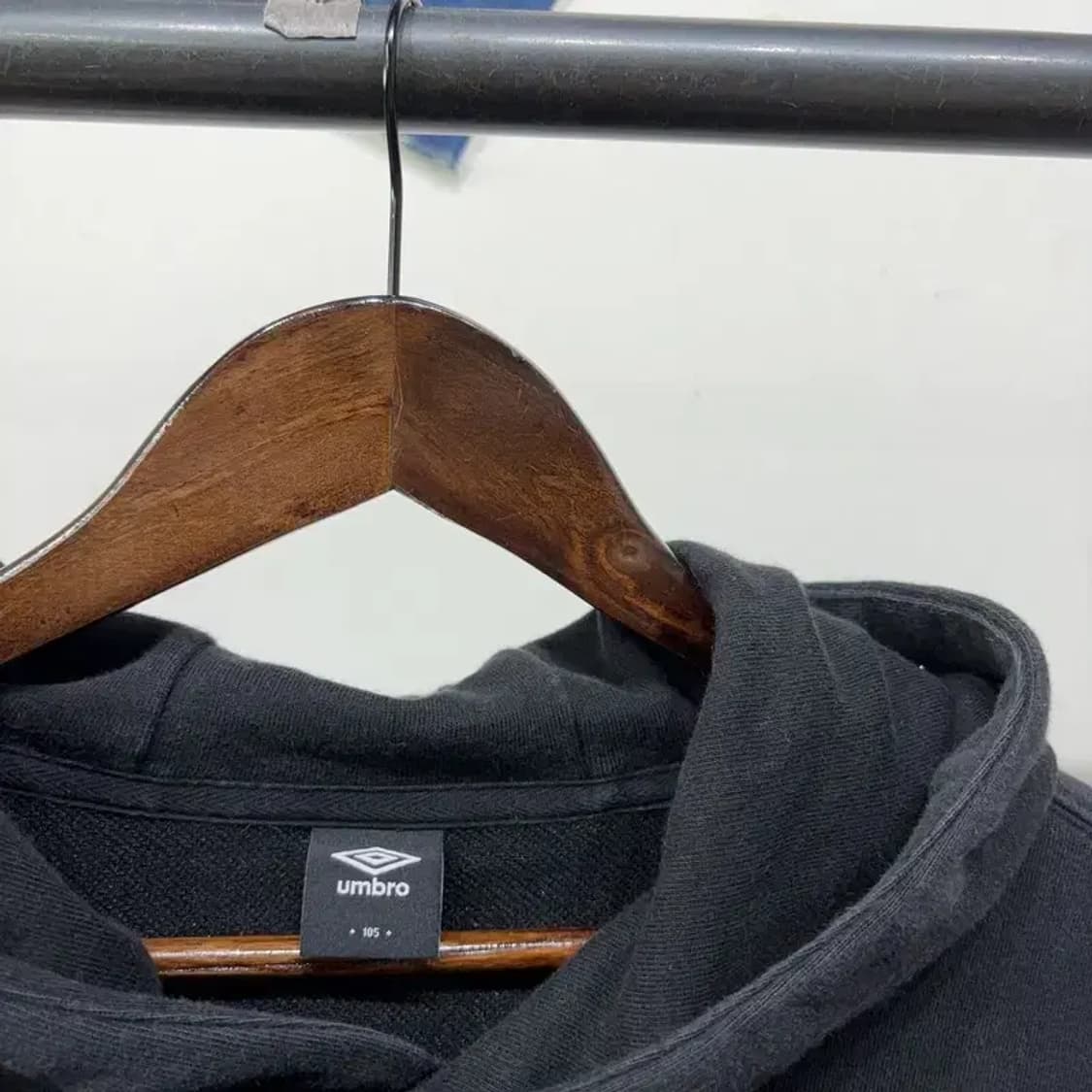 (110) 엄브로 스트릿 캐주얼 자수 로고 후드티 상품이미지2