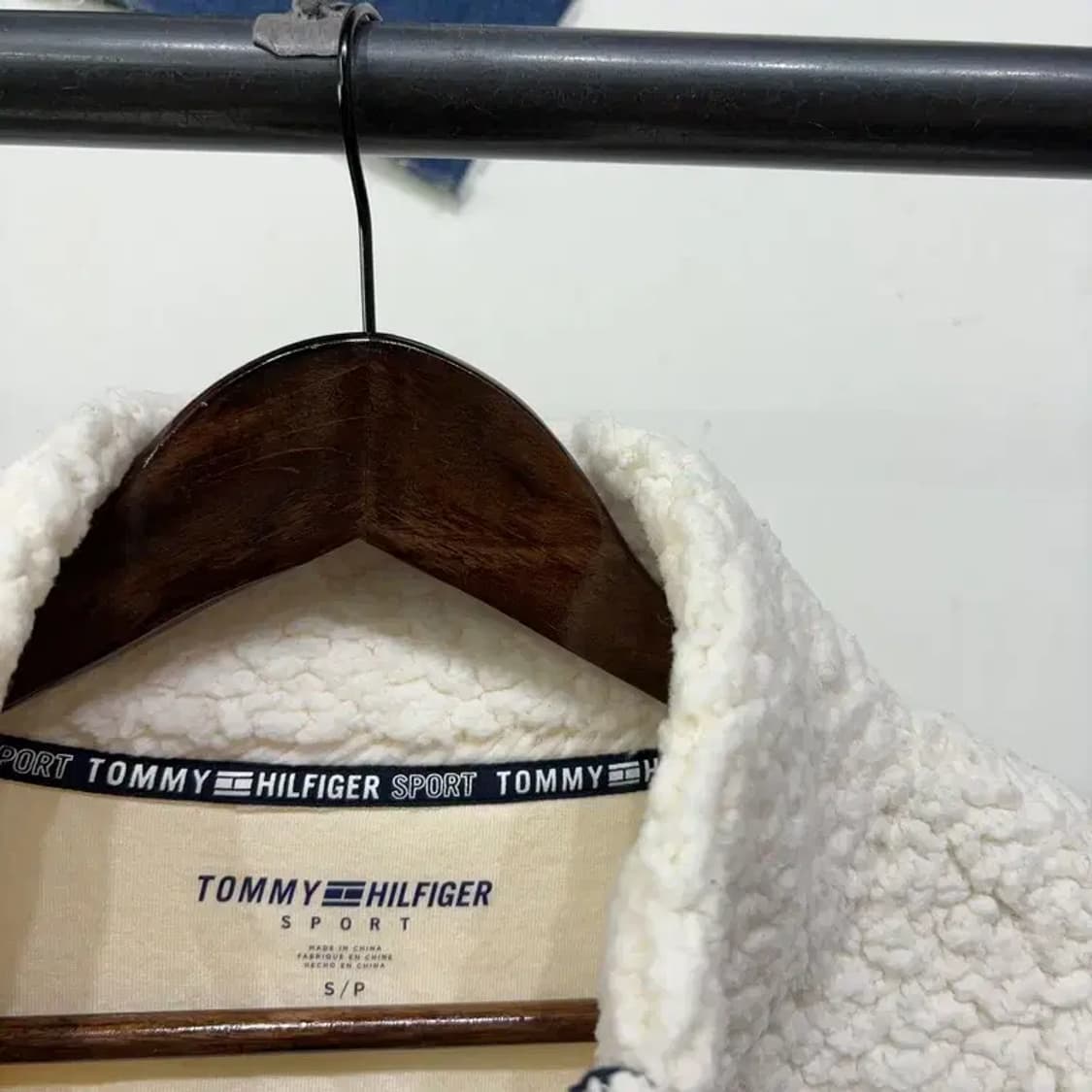 (90) 타미힐피거 캐주얼 양털 뽀글이 후리스 반집업 긴팔 티 상품이미지2