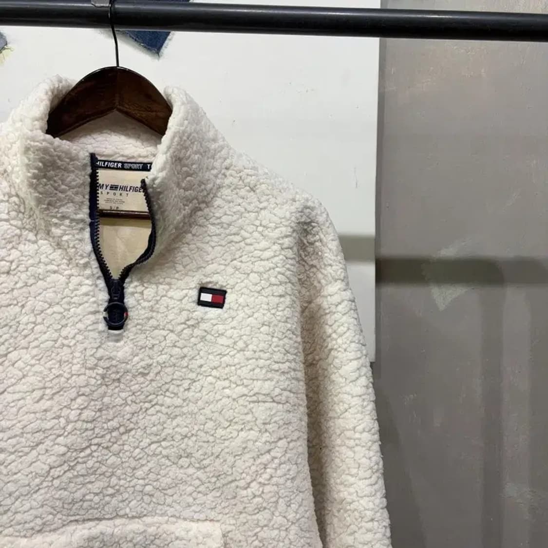 (90) 타미힐피거 캐주얼 양털 뽀글이 후리스 반집업 긴팔 티 상품이미지3
