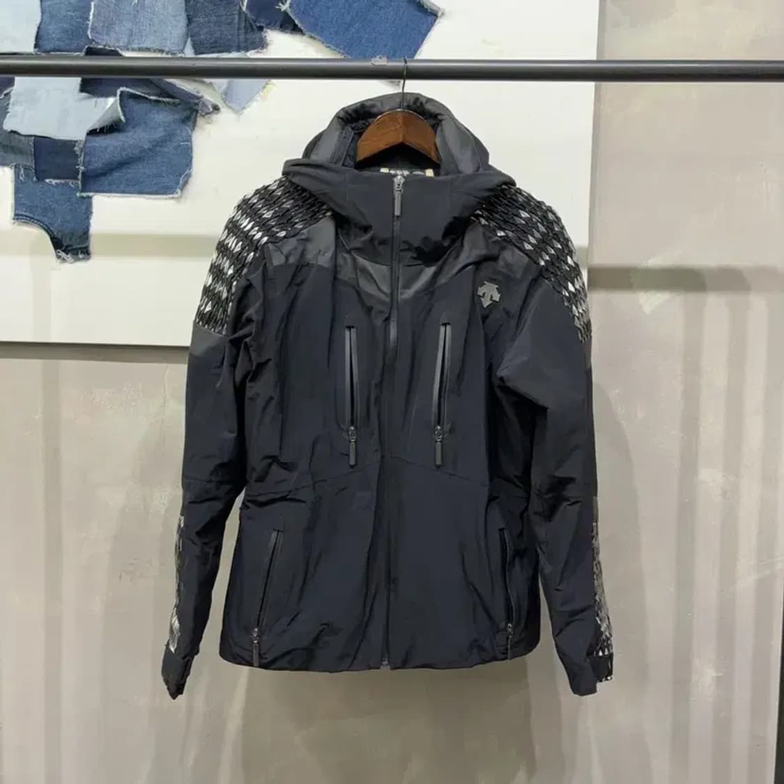 (95) 데상트 등산 아웃도어 모션 3D 후드 패딩 자켓 상품이미지1