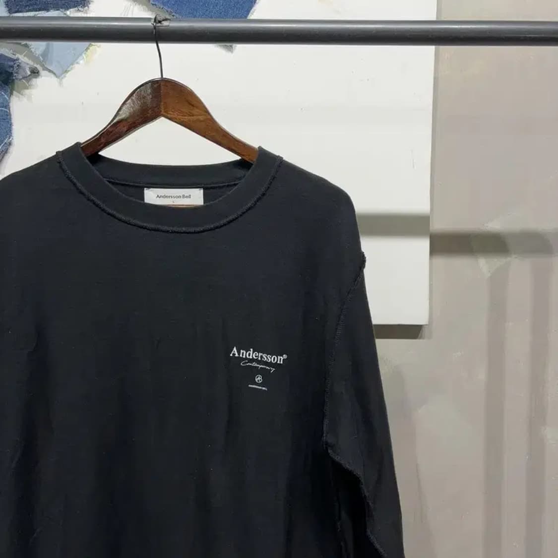 (100) 앤더슨벨 스트릿 캐주얼 로고 자수 긴팔 티 상품이미지3