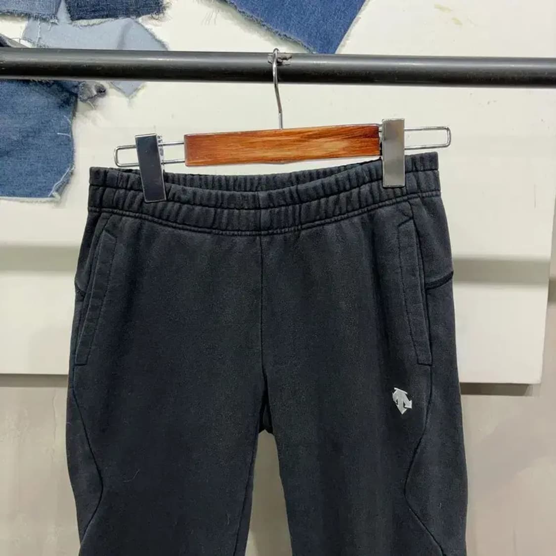 (23~25인치) 데상트 여성 캐주얼 밴딩 운동바지 팬츠 상품이미지2