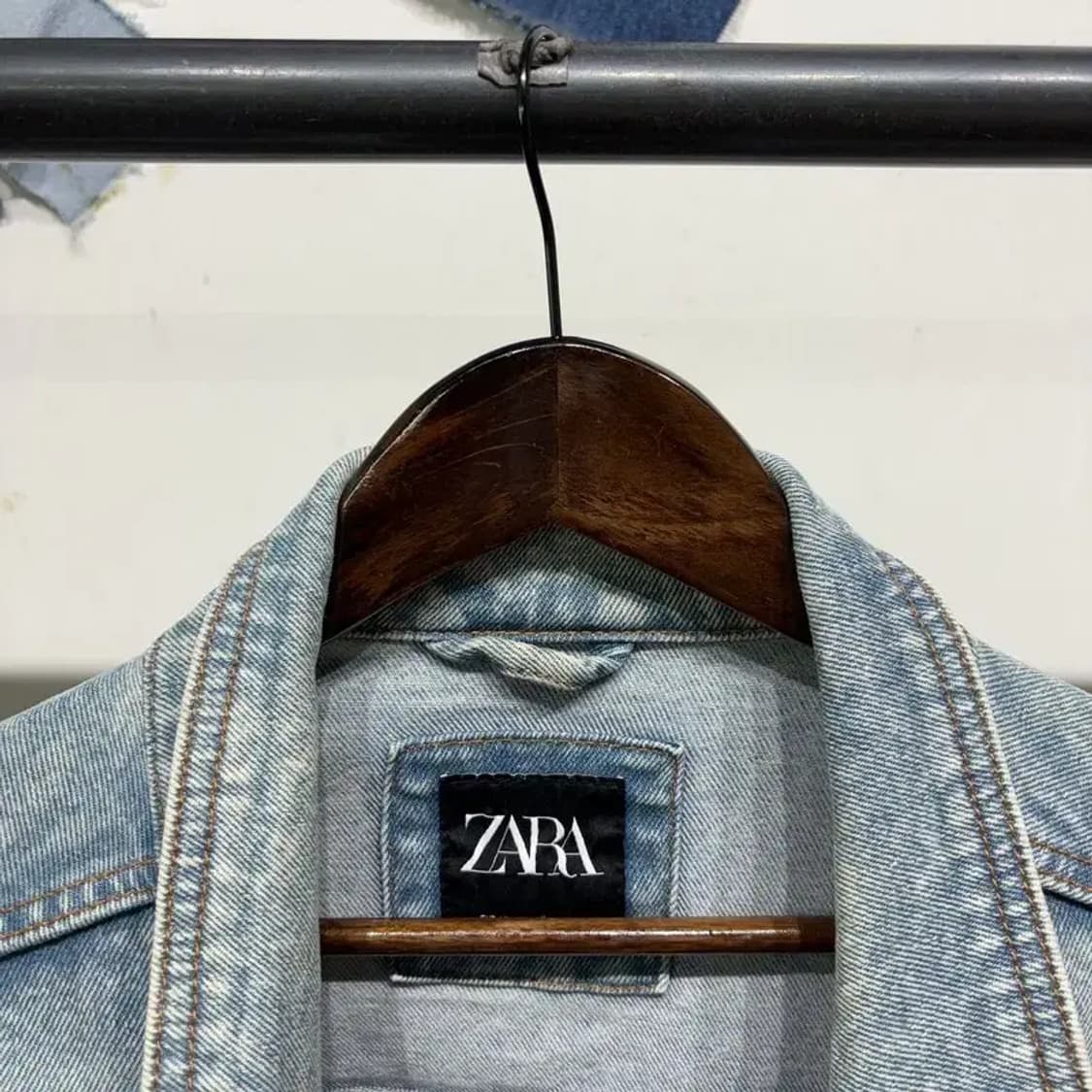 (105) 자라 ZARA 캐주얼 워싱 연청데님 트러커 청자켓 상품이미지2