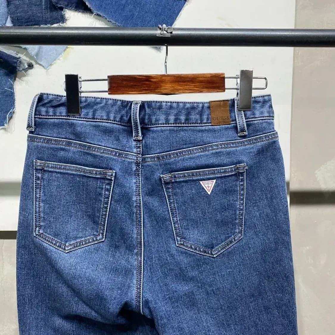 (28인치) 게스 여성 캐주얼 기모 진청바지 데님팬츠 상품이미지4