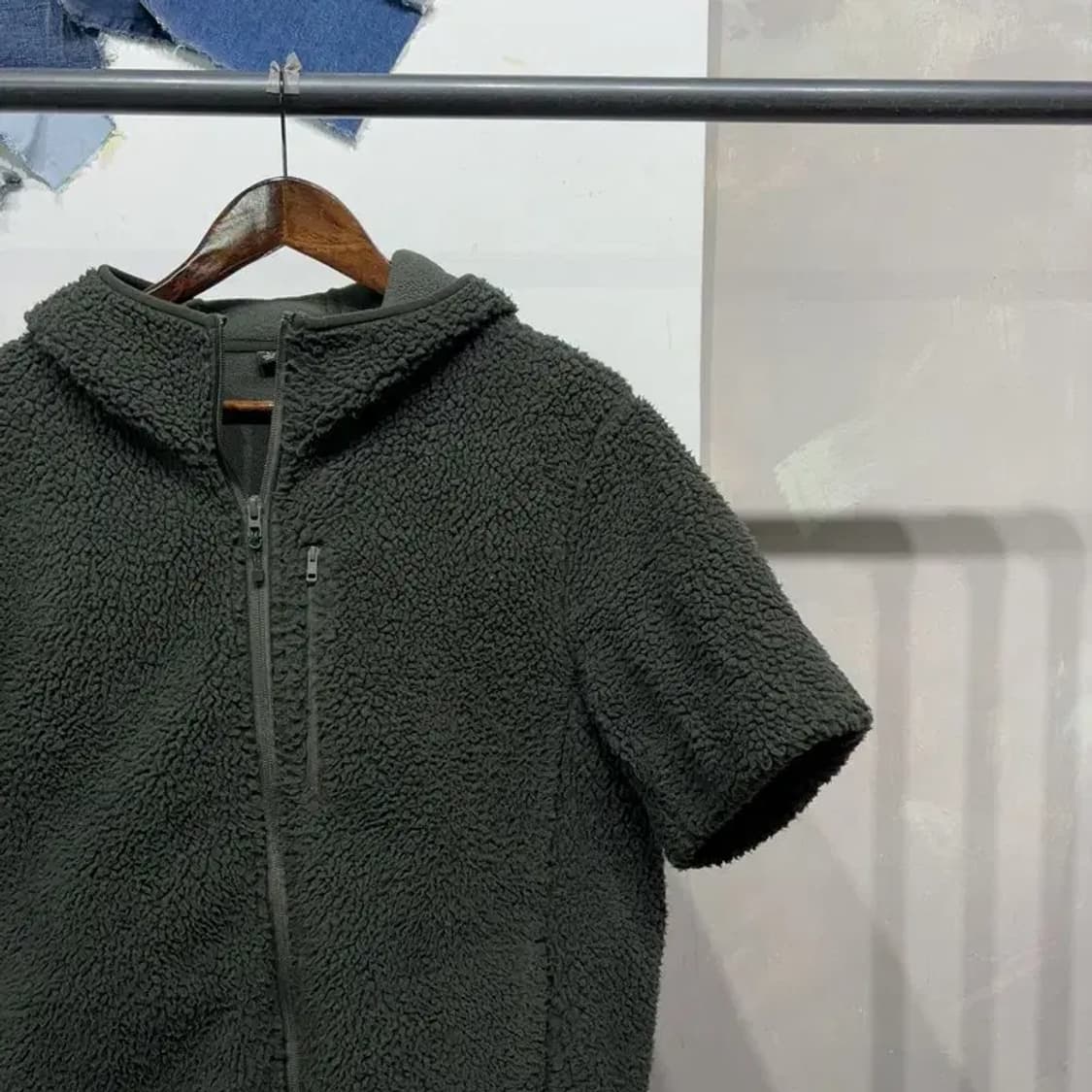 (100) 유니클로 캐주얼 양털 뽀글이 반팔 후리스 자켓 상품이미지4