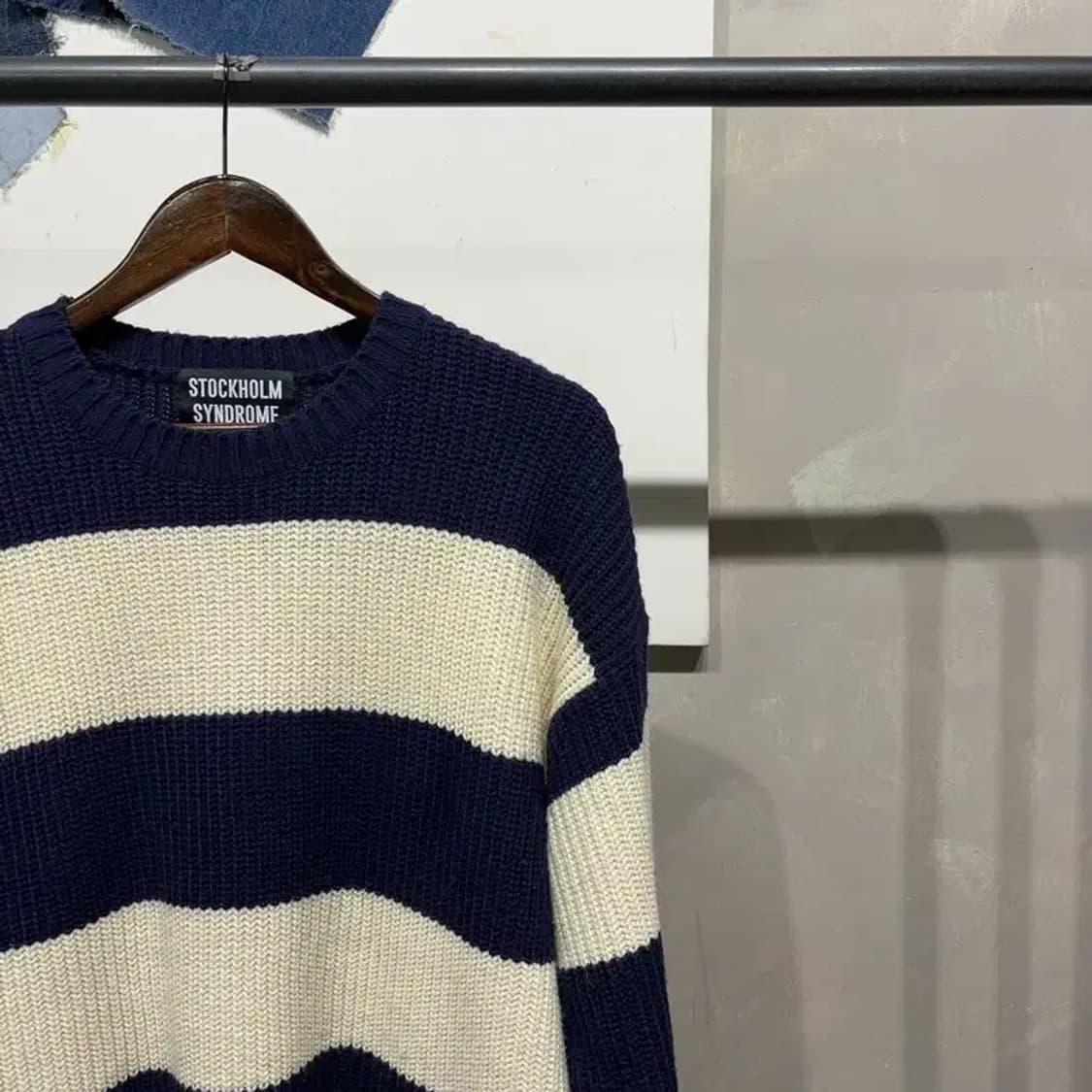 (105) 스톡홀름신드롬 스트릿 캐주얼 네이비 스트라이프 니트 상품이미지3