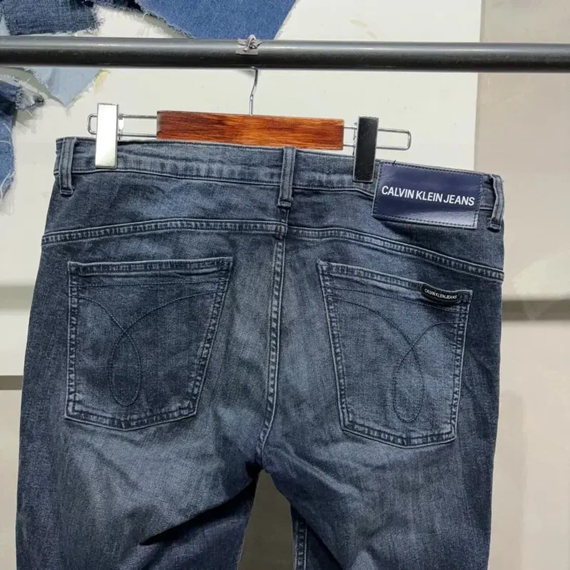 (32인치) 캘빈클라인 CK 워싱 스판 9부 진청바지 데님팬츠 상품이미지4