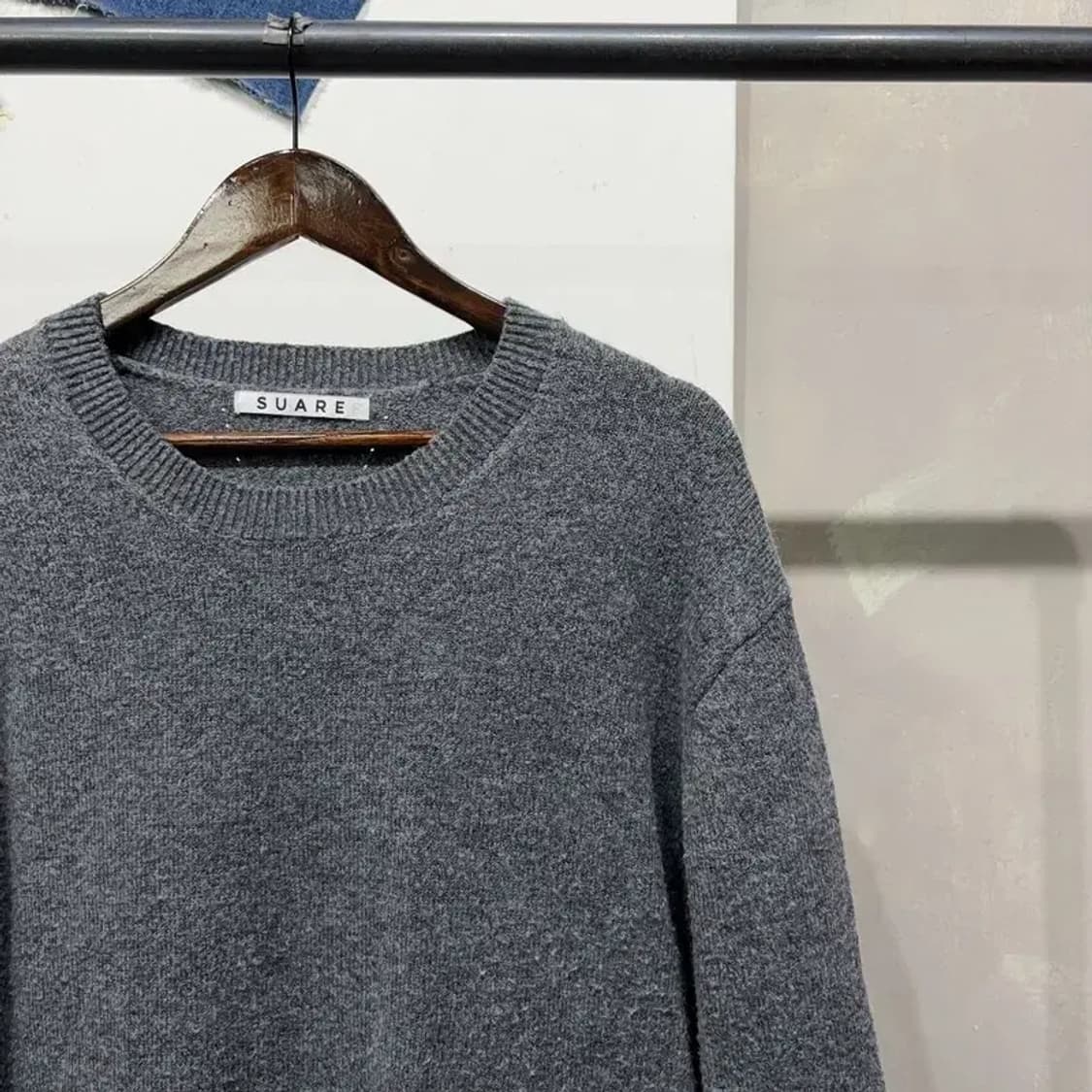 (105) 수아레 캐주얼 베이직 그레이 라운드 니트 상품이미지3