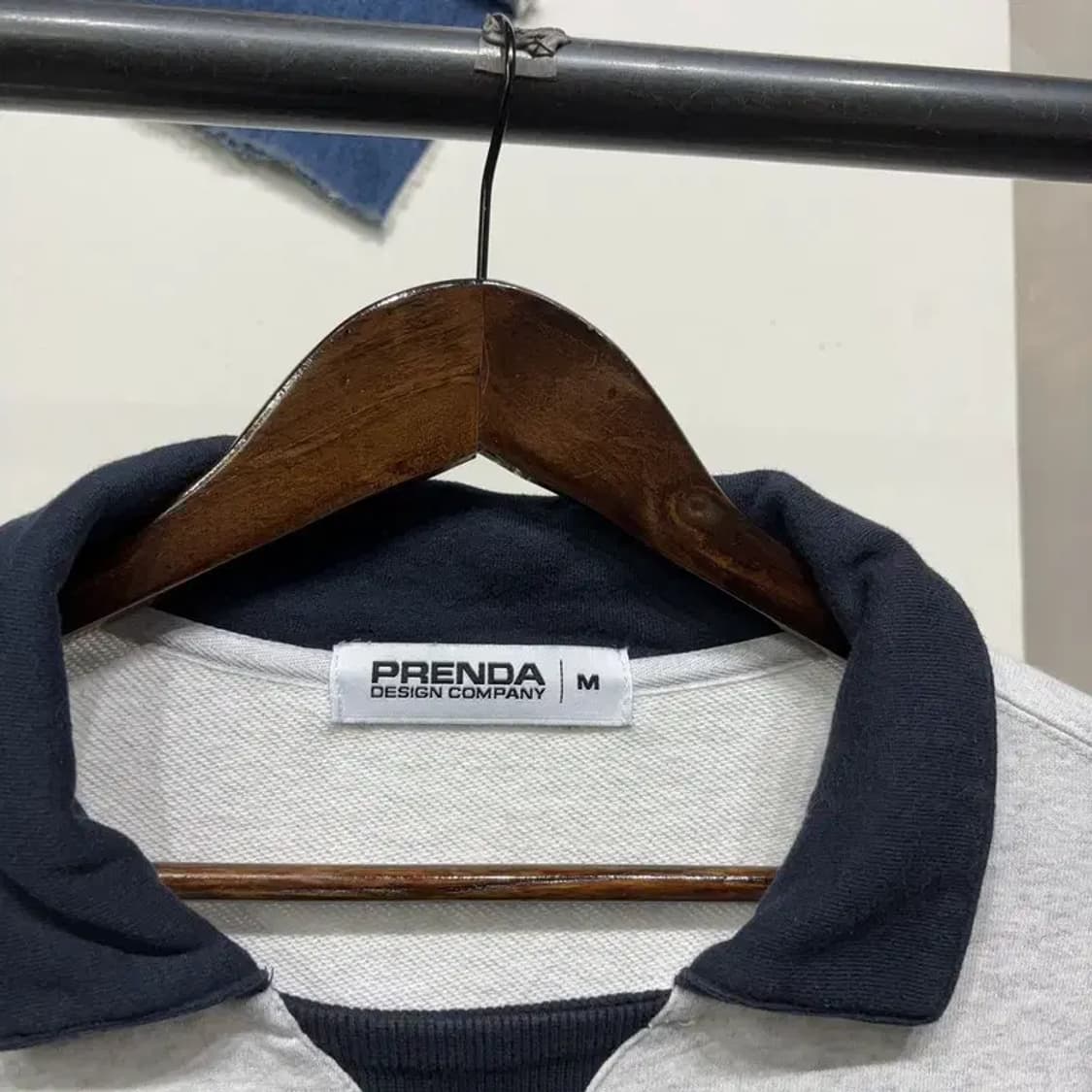 (100) 프렌다 캐주얼 스트릿 자수 맨투맨 긴팔 티 상품이미지2