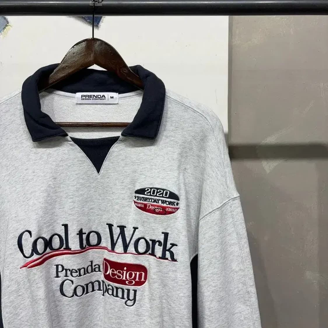 (100) 프렌다 캐주얼 스트릿 자수 맨투맨 긴팔 티 상품이미지3