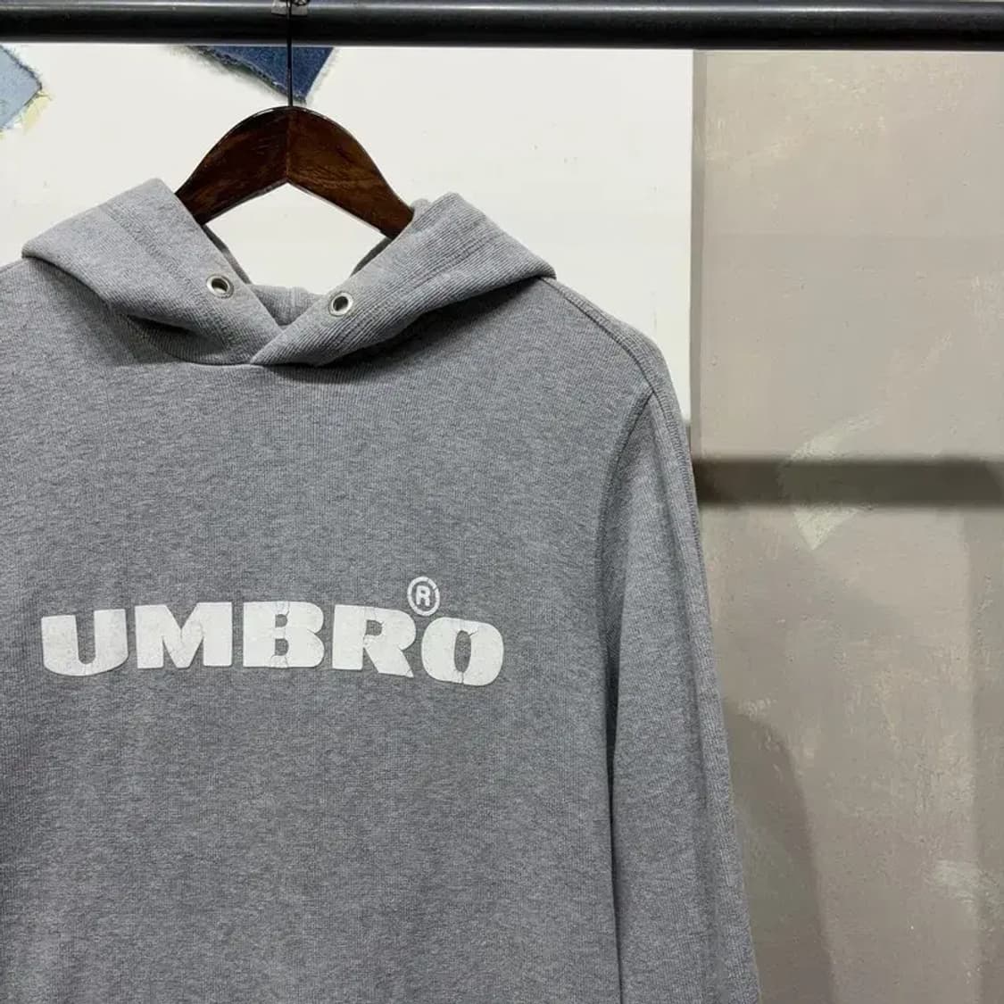 (95) 엄브로 스트릿 캐주얼 그레이 프린팅 후드티 상품이미지3