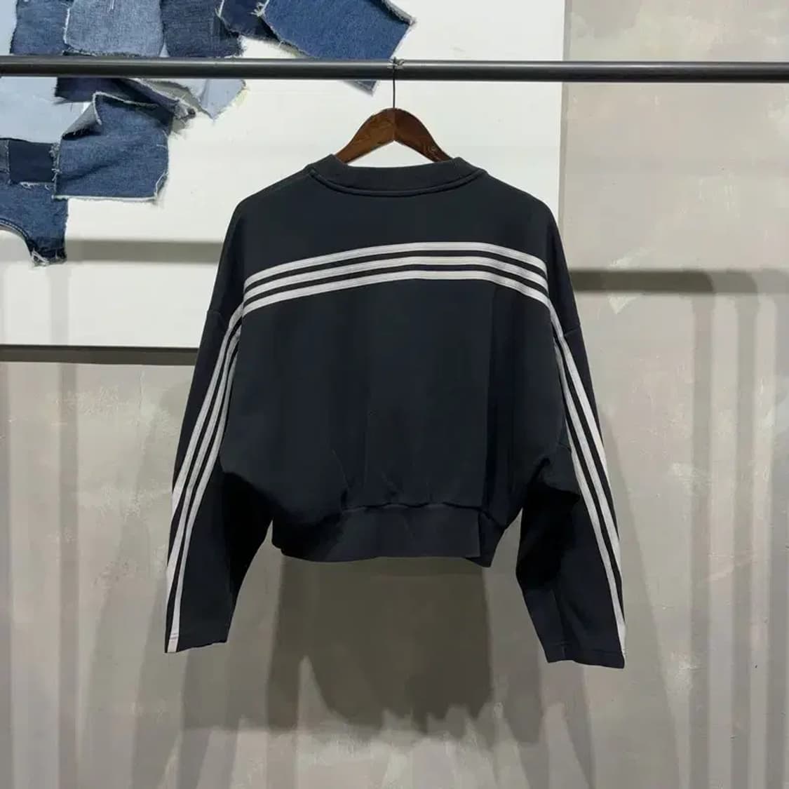 (100) 아디다스 여성 캐주얼 가오리핏 맨투맨 긴팔 티 상품이미지4