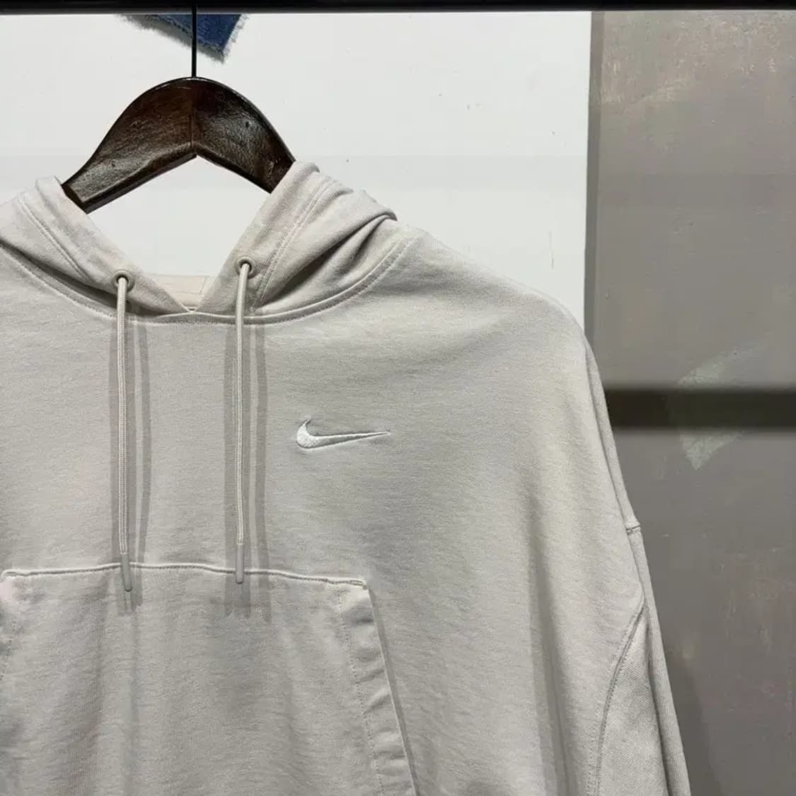 (80) 나이키 여성 캐주얼 자수 크롭 후드티 상품이미지3