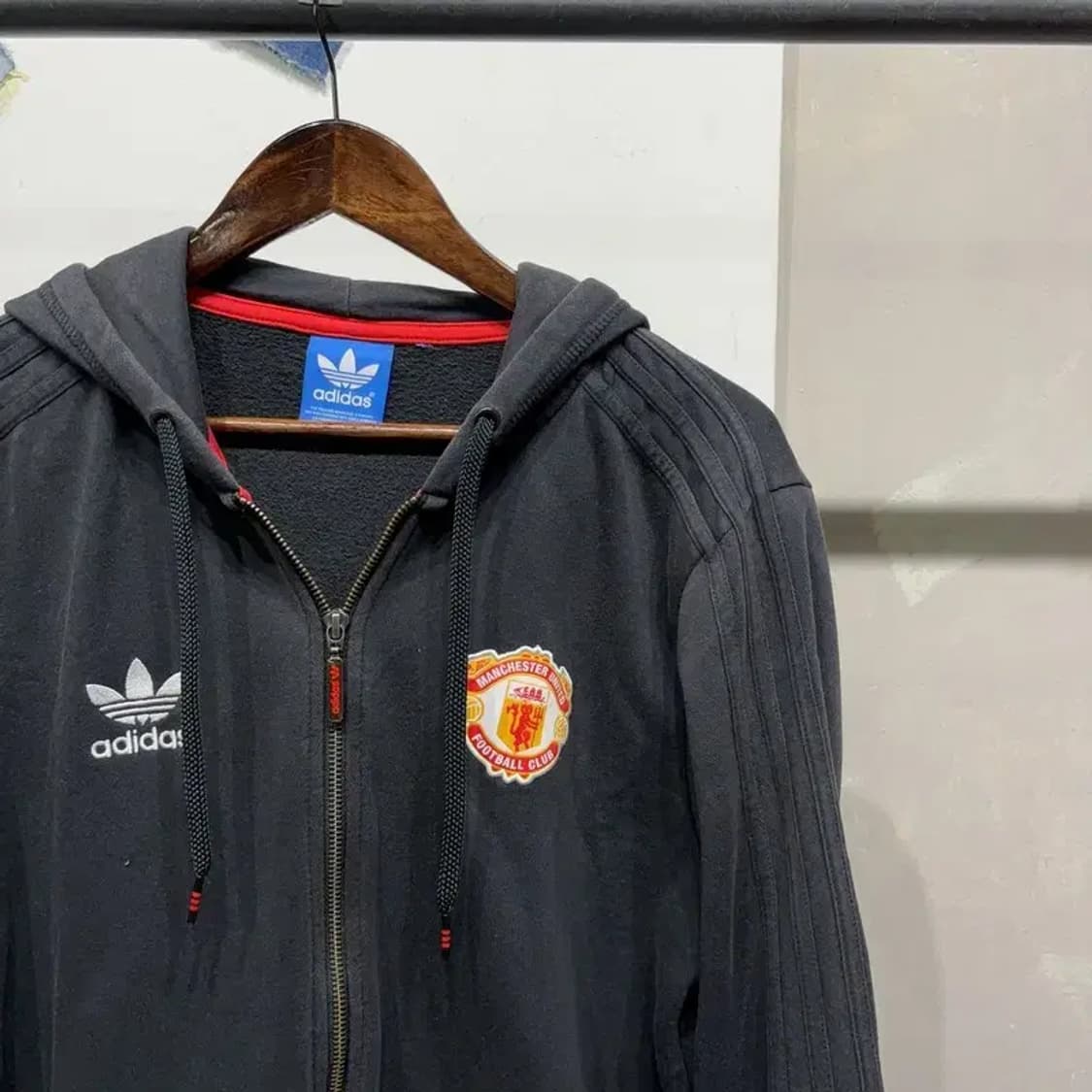 (95) 아디다스 맨유 축구 스트릿 기모 후드집업 자켓 상품이미지3