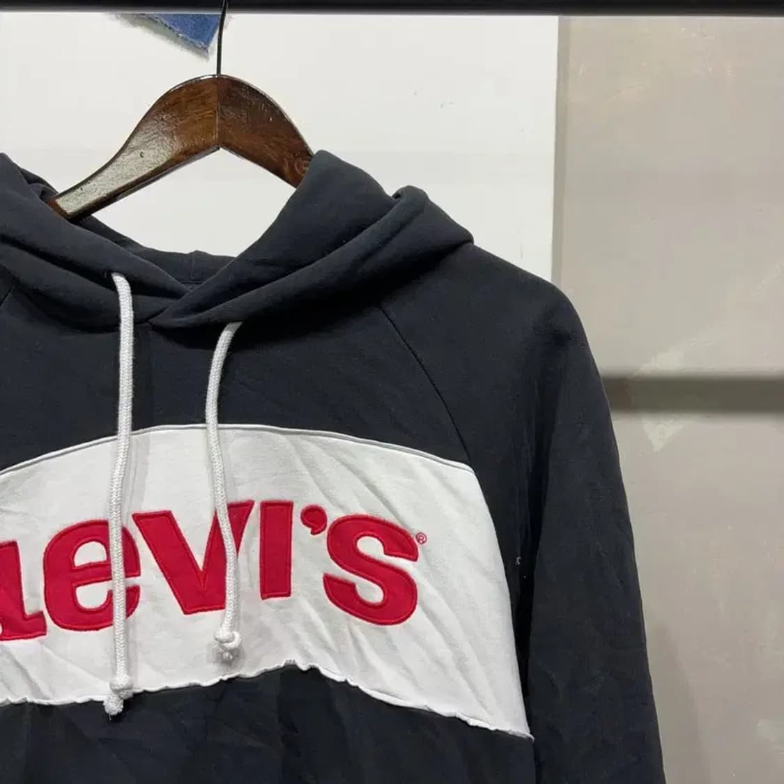 (90) 리바이스 여성 스트릿 빅로고 크롭 후드티 상품이미지3