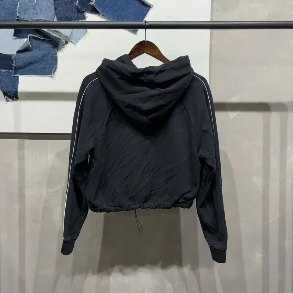 (90) 리바이스 여성 스트릿 빅로고 크롭 후드티 상품이미지4