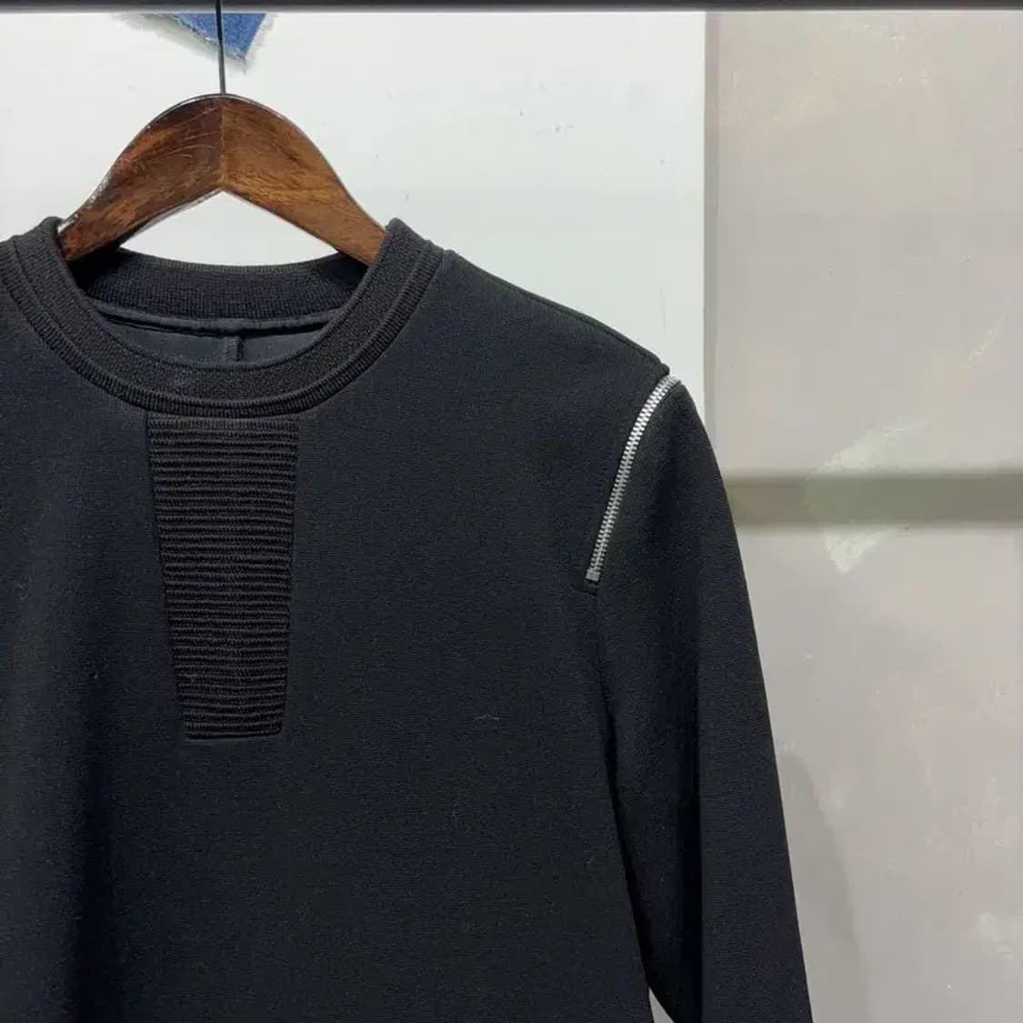 (95) 시스템 한섬 캐주얼 블랙 맨투맨 긴팔 티 상품이미지3