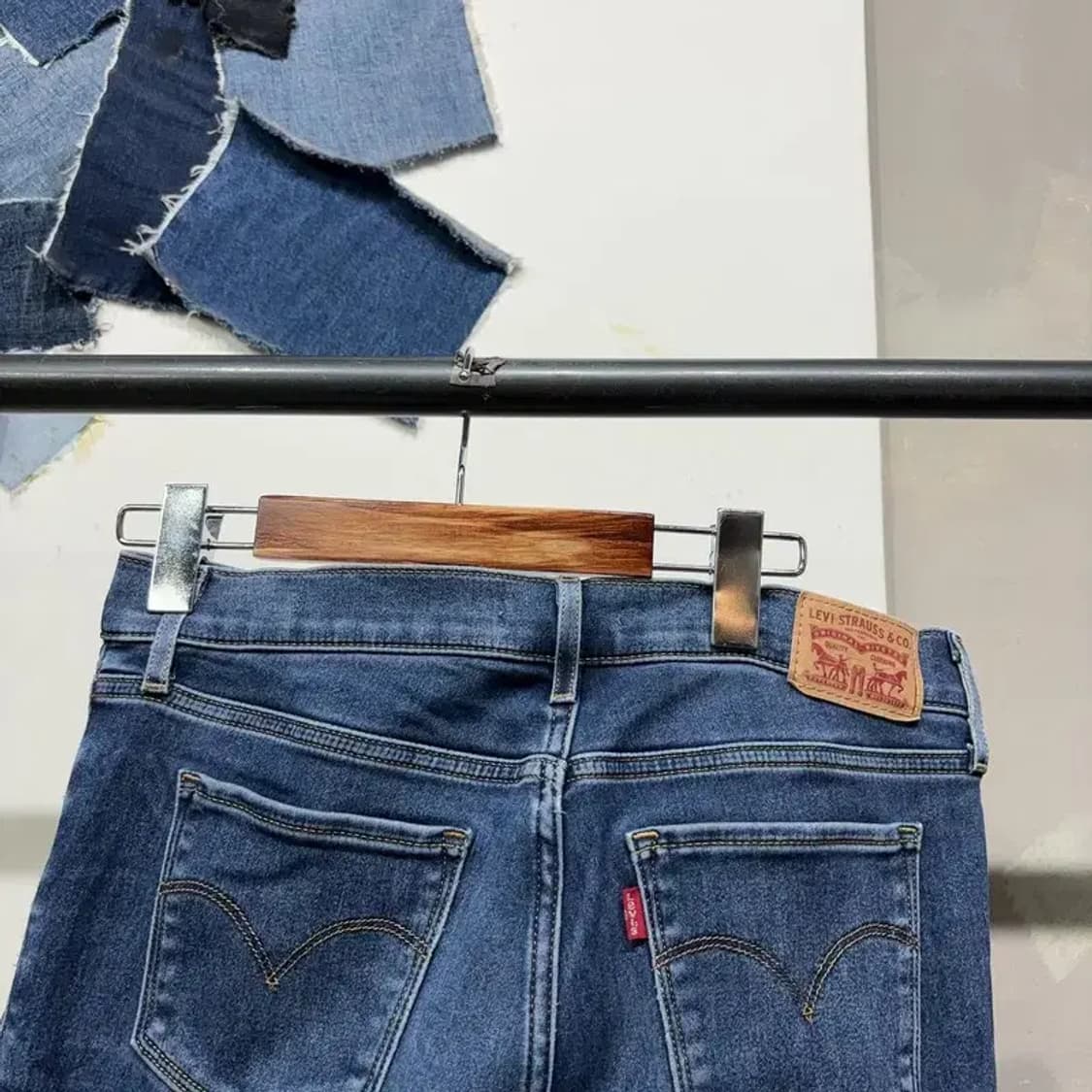 (28인치) 리바이스 여성 312 샤핑슬림 스판 약기모 청바지 상품이미지4