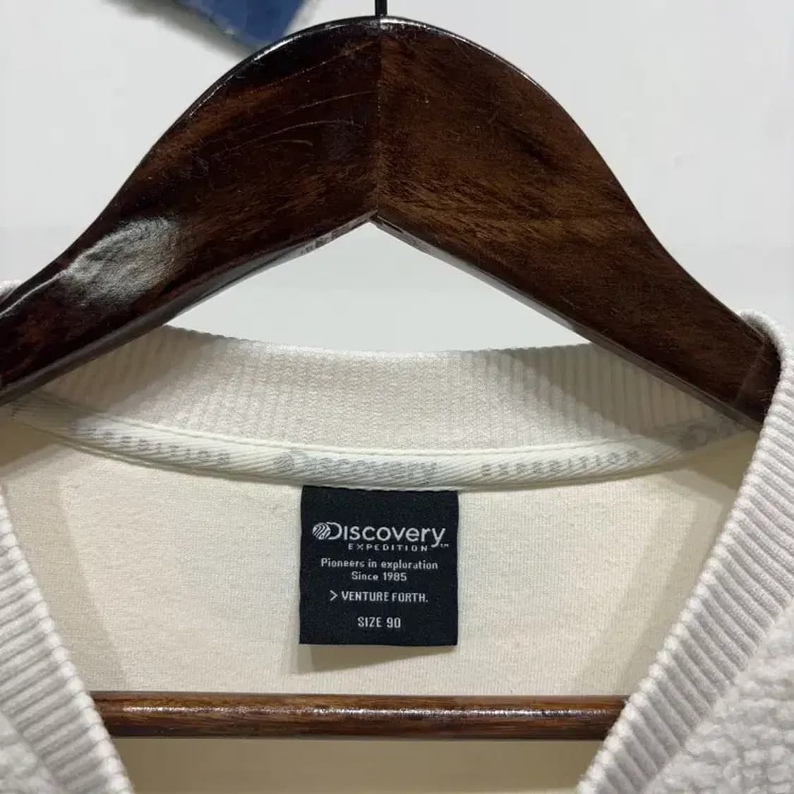 (90) 디스커버리 아웃도어 뽀글이 후리스 맨투맨 긴팔 티 상품이미지2