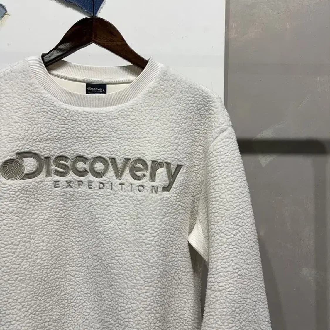 (90) 디스커버리 아웃도어 뽀글이 후리스 맨투맨 긴팔 티 상품이미지3