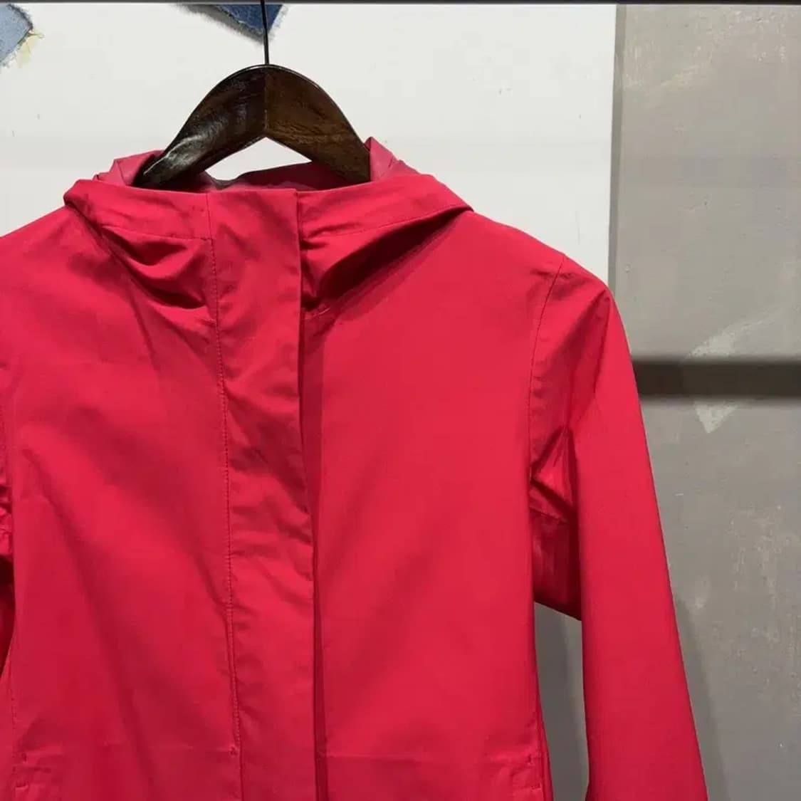 (85) 유니클로 여성 캐주얼 핫핑크 후드 바람막이 자켓 상품이미지3