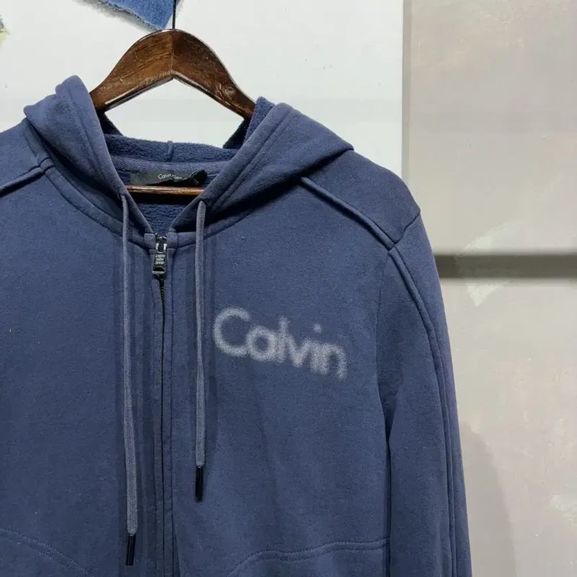 (100) 캘빈클라인 CK 캐주얼 기모 프린팅 네이비 후드집업 자켓 상품이미지3