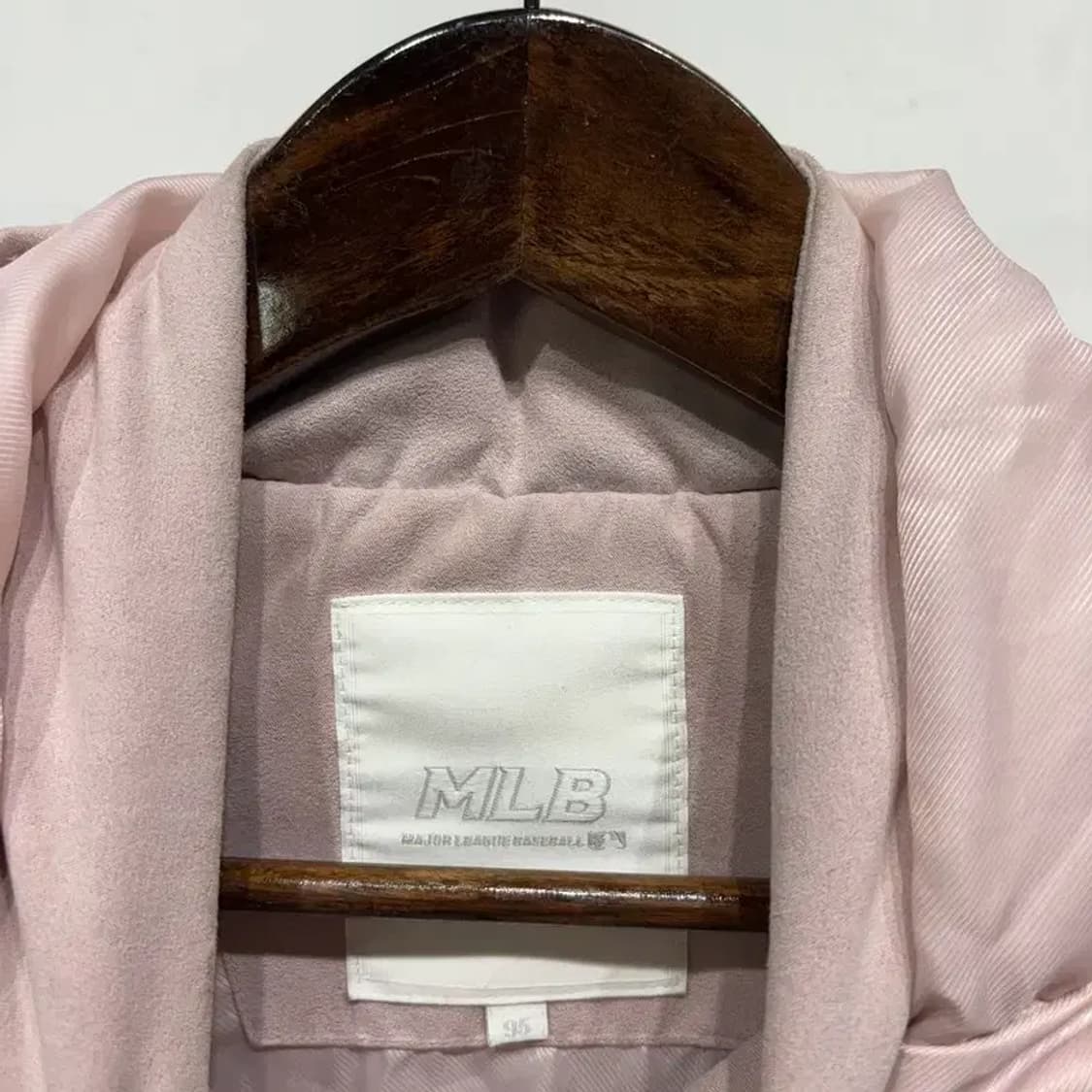 (95) MLB 샌디에고 여성 핑크 스웨이드 자수 패딩 조끼 상품이미지2