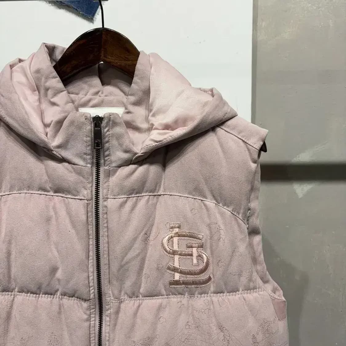 (95) MLB 샌디에고 여성 핑크 스웨이드 자수 패딩 조끼 상품이미지3