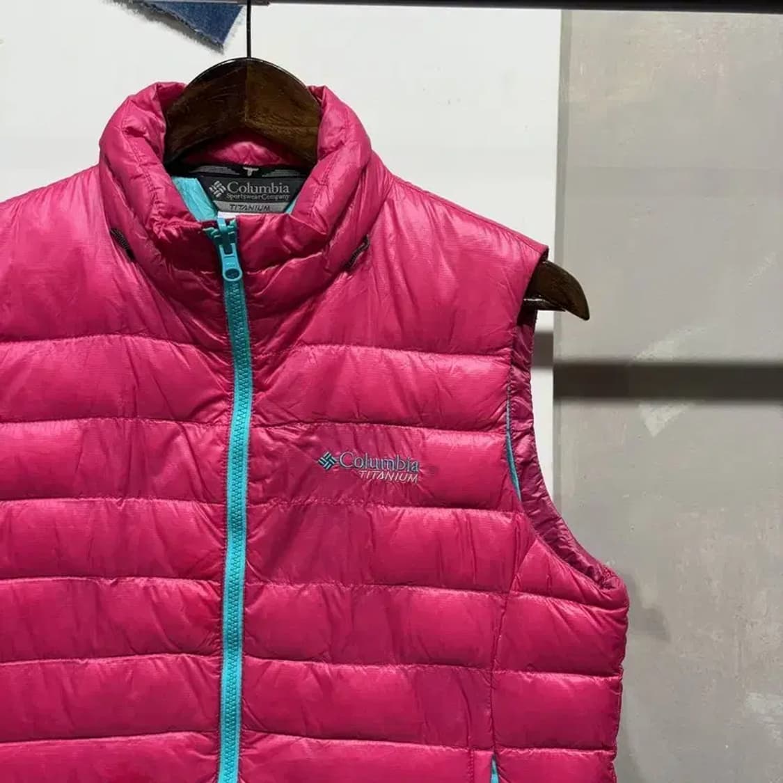 (95) 콜롬비아 여성 등산 아웃도어 구스다운 거위털 패딩 조끼 상품이미지3