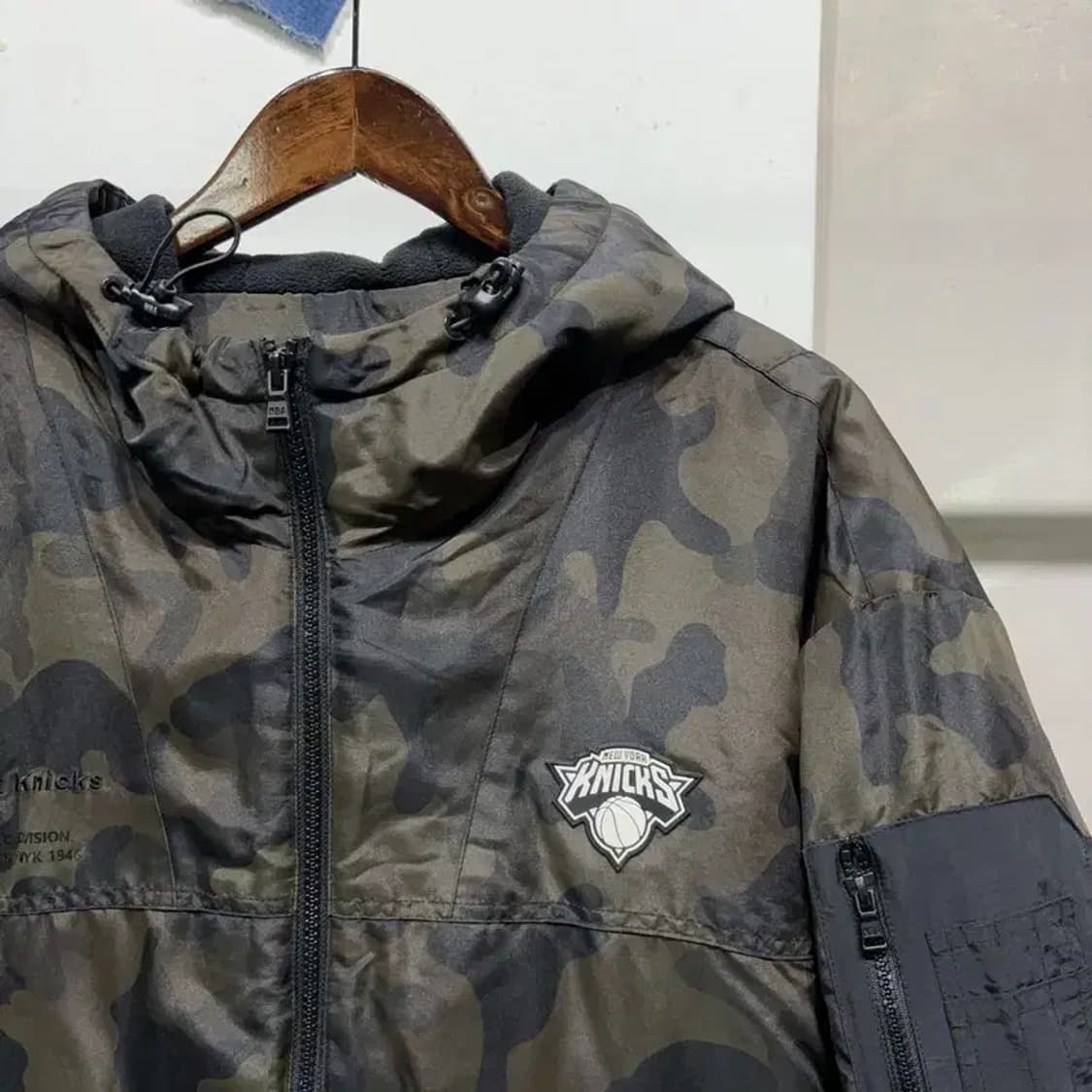 (110) NBA 뉴욕닉스 농구 카모 후드 패디드 바람막이 자켓 상품이미지3